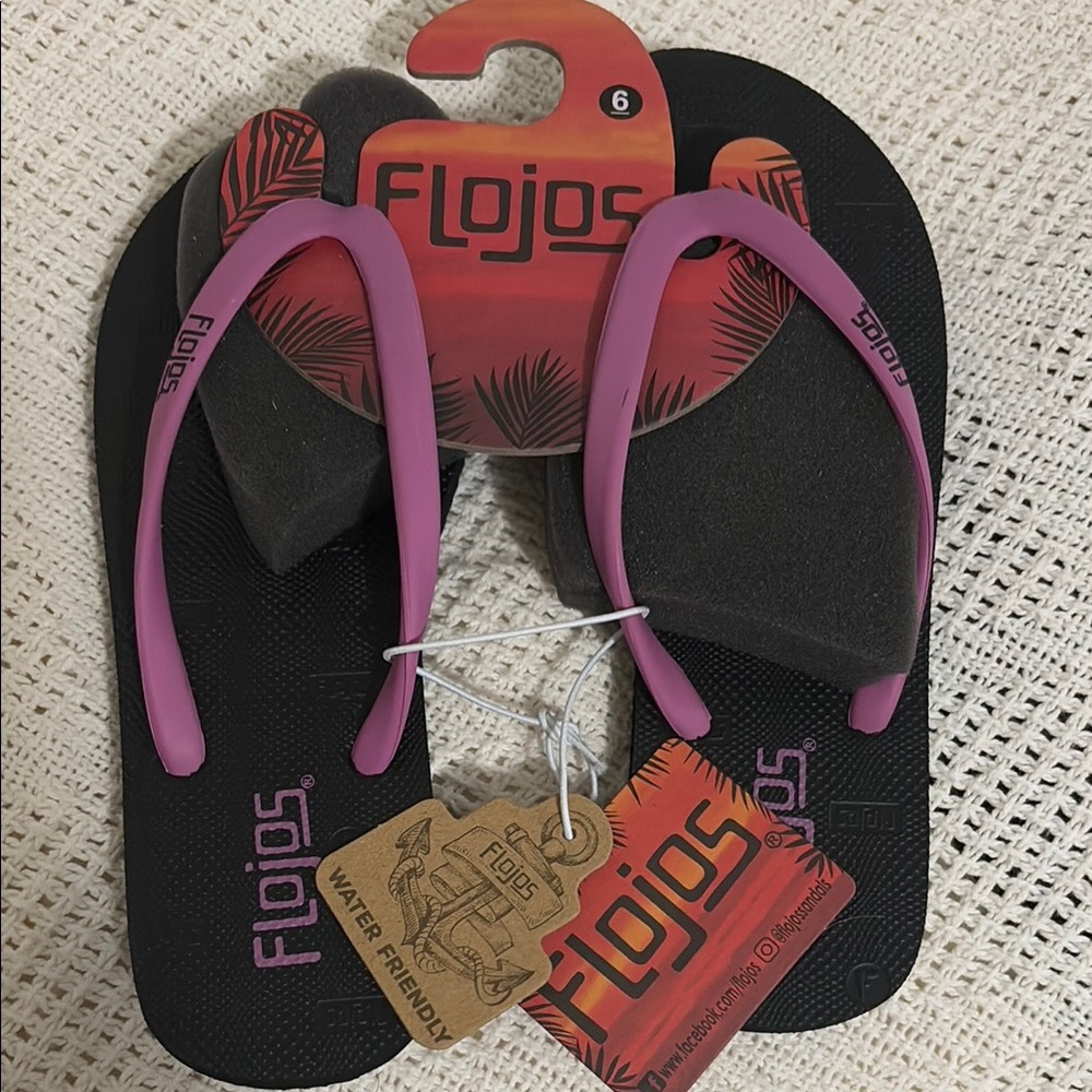 NWT! Flojos Kai Water Friendly Lilac flip flops
